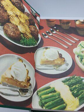 Vintage 1972 The American Women's Cookbook Doubleday & Company